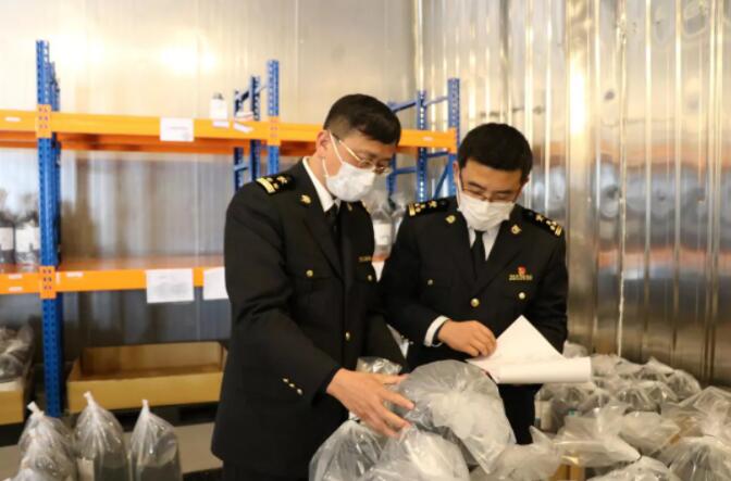 <a href='http://m.nybtm.com' title='危險(xiǎn)品運(yùn)輸' >危險(xiǎn)品運(yùn)輸</a>