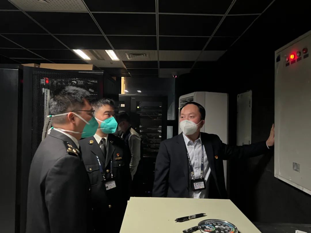 進出口?；? width=