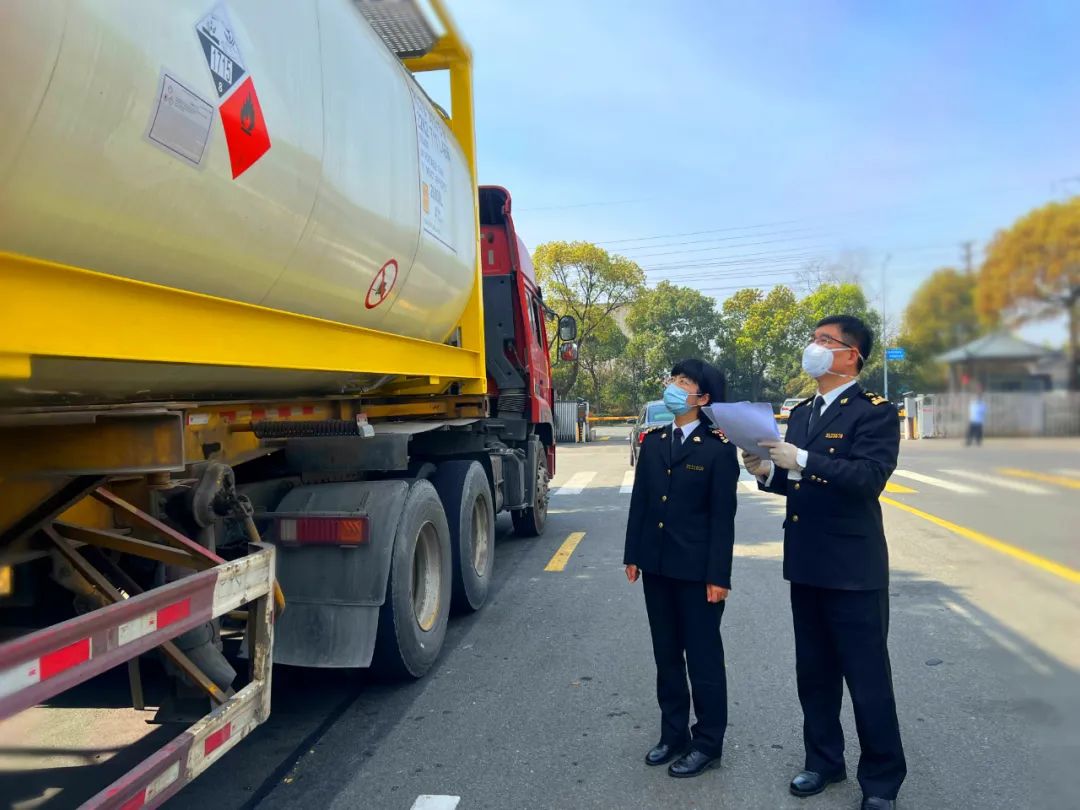 進出口?；? width=