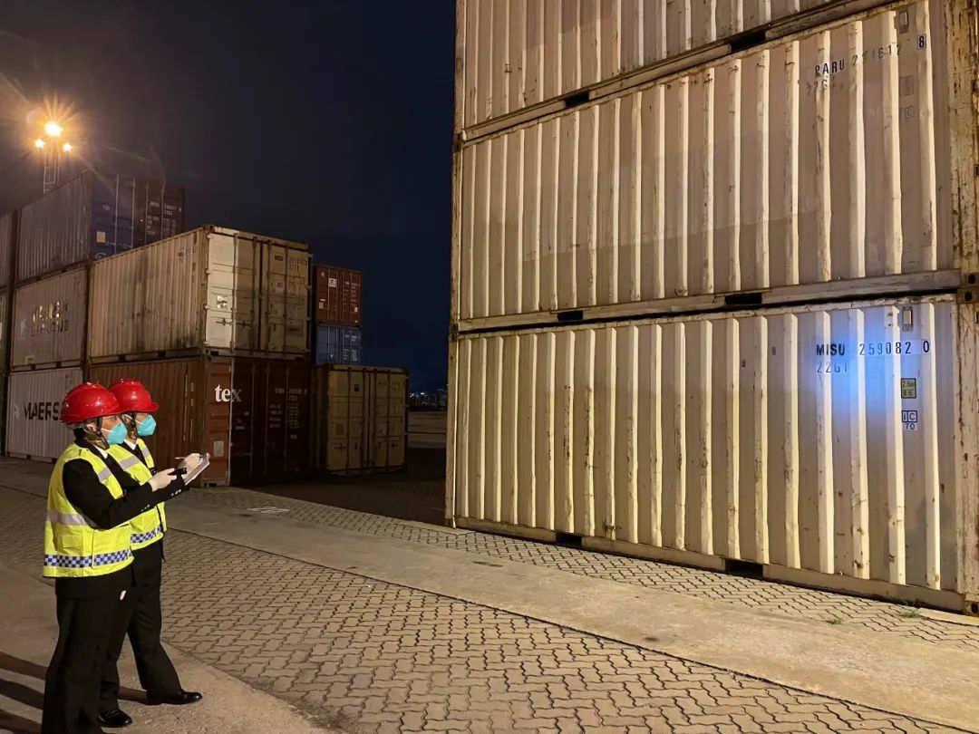 進出口?；? width=