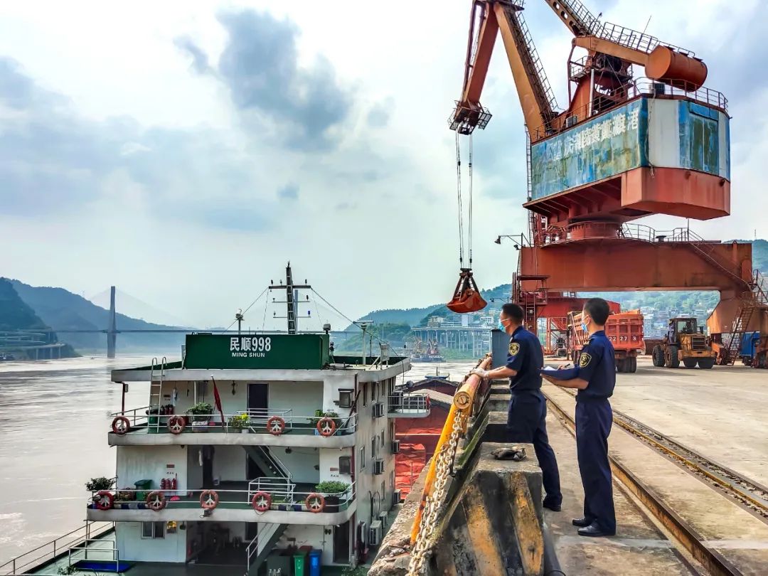 進出口?；? width=